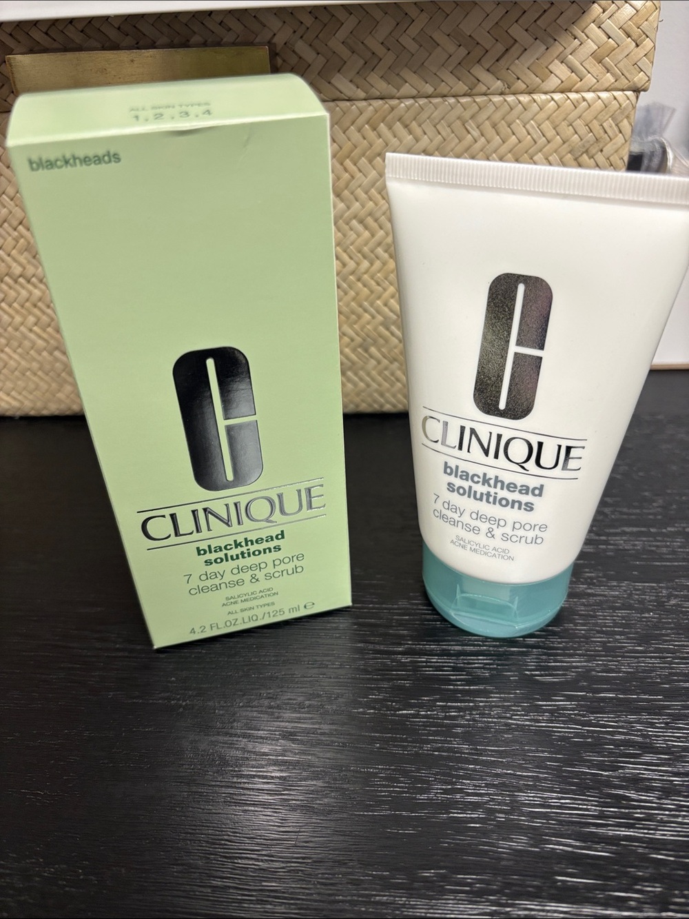 Clinique Blackhead Solutions 7 Day Deep Pore Cleanse & Scrub full-size tube